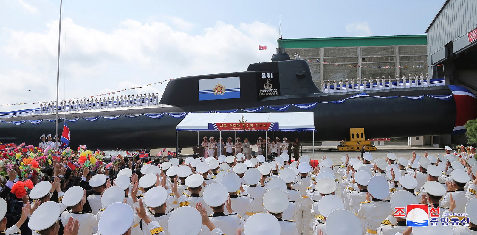 Coreia do Norte anunciou nesta quinta-feira (sexta-feira no horário local) que concluiu a construção de um novo "submarino tático de ataque nuclear", uma arma destinada a reforçar a sua força naval — Foto: AFP/KCNA