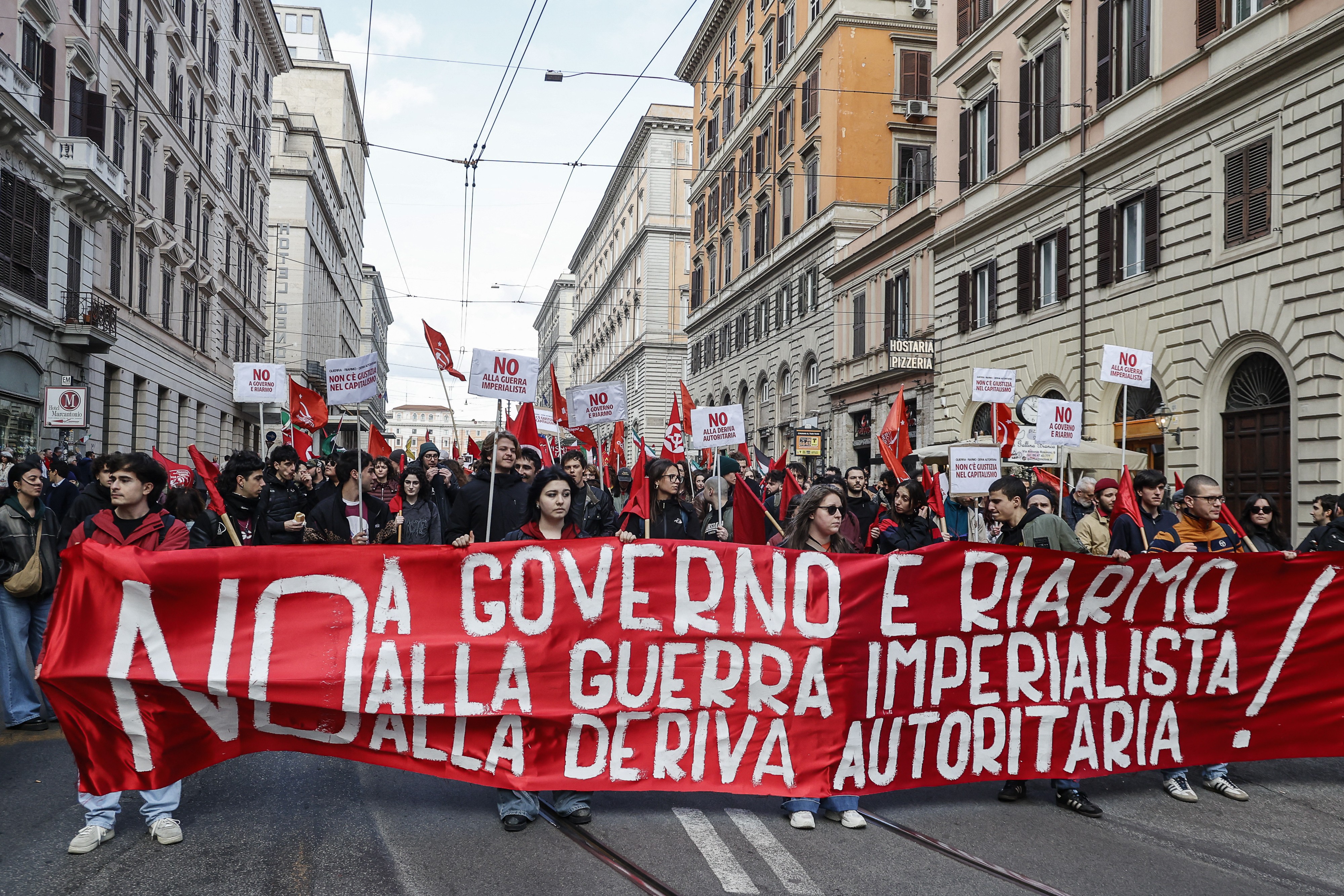 Pressão doméstica faz líderes europeus recalcularem rota e confrontarem Trump