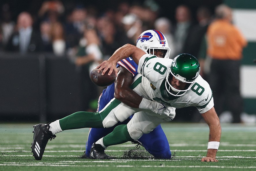 Aaron Rodgers, astro da NFL, sofreu ruptura do tendão de Aquiles após quatro jogadas pelos Jets