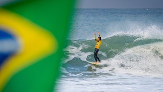 O surfista Filipe Toledo levou ouro no Campeonato Mundial de Surfe de 2023 — Foto: Alan Van Gysen/World Surf League