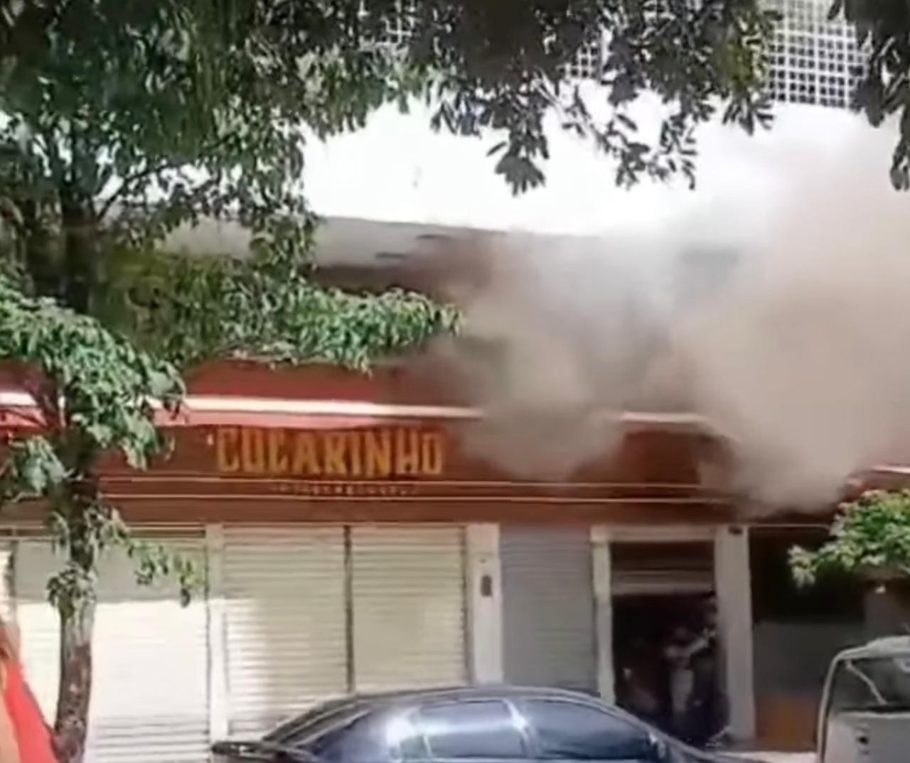 Incêndio atinge bar em Botafogo