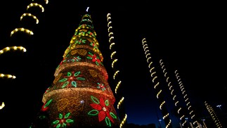 No Barra Shopping, a decoração natalina deu um verdadeiro show de luzes — Foto: Beatriz Orle