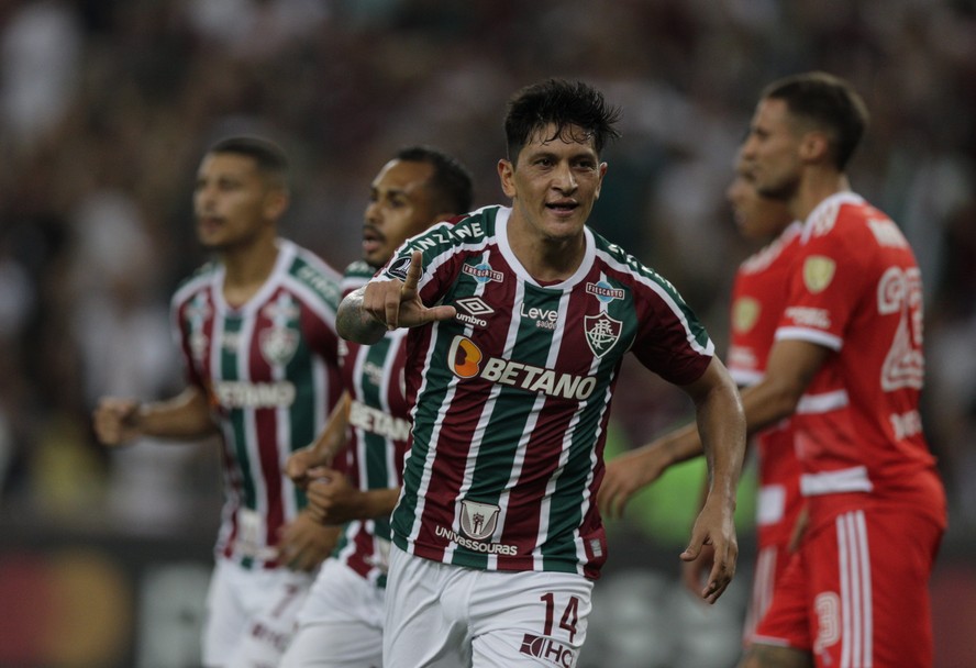 Cano comemora o segundo dos gols que marcou pelo Fluminense contra o River Plate na Libertadores