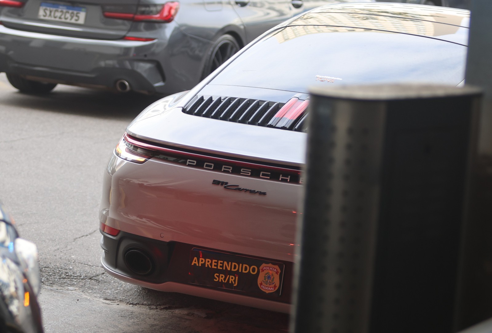 Na foto, carro apreendido — Foto: Fabiano Rocha / Agência O Globo