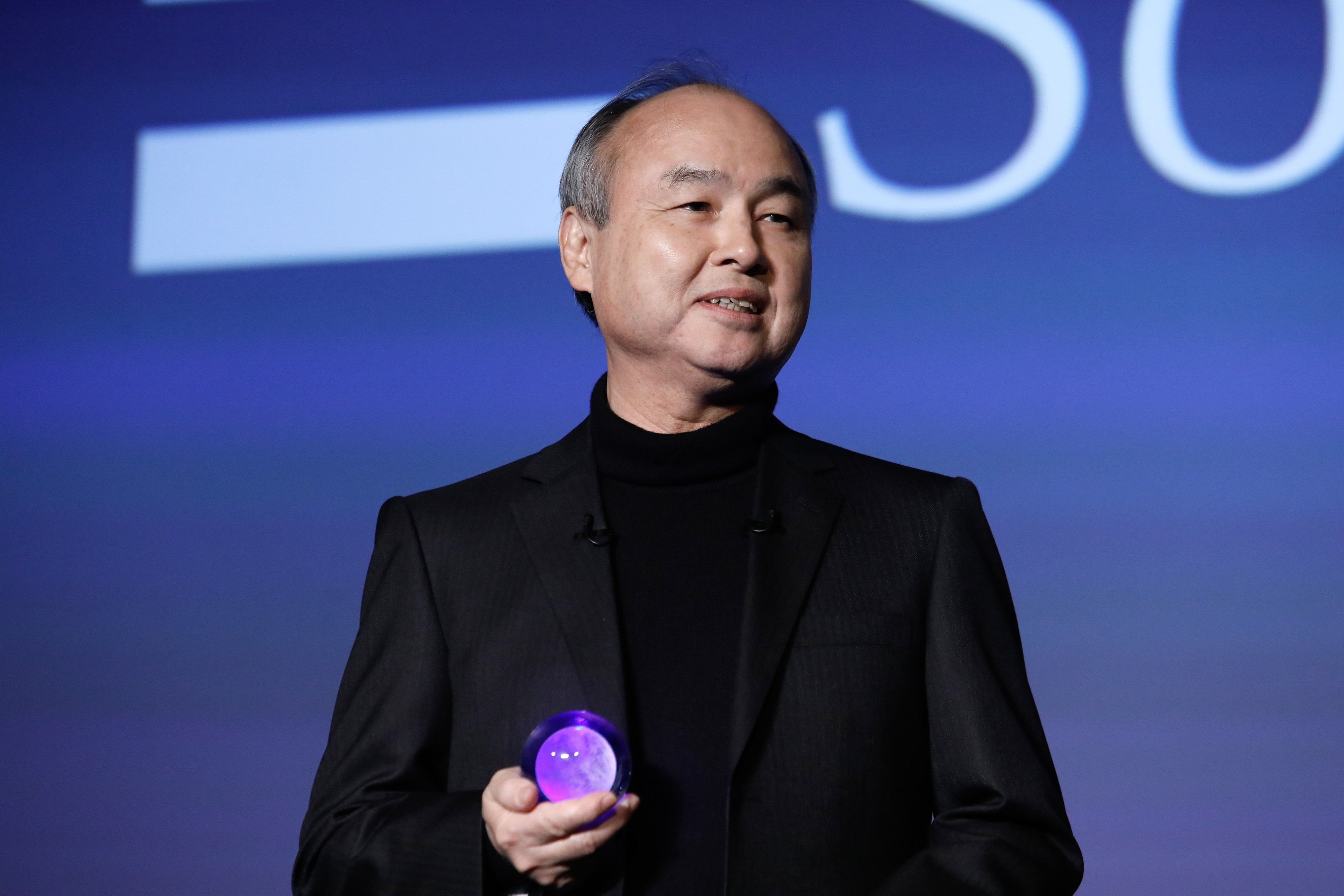 Fundador do Softbank quer criar centro de IA de US$ 1 tri nos EUA em parceria com TSMC e equipe de Trump