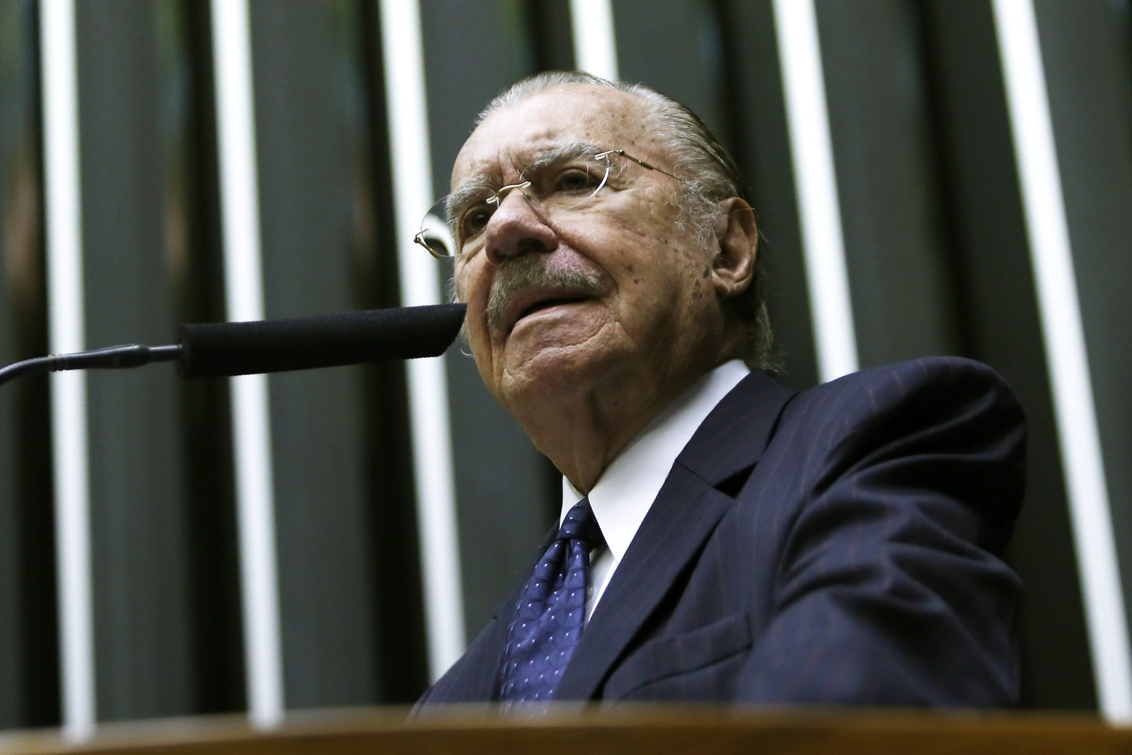 O ex-presidente José Sarney discursa na Câmara dos Deputados — Foto: Jorge William/Agência O Globo