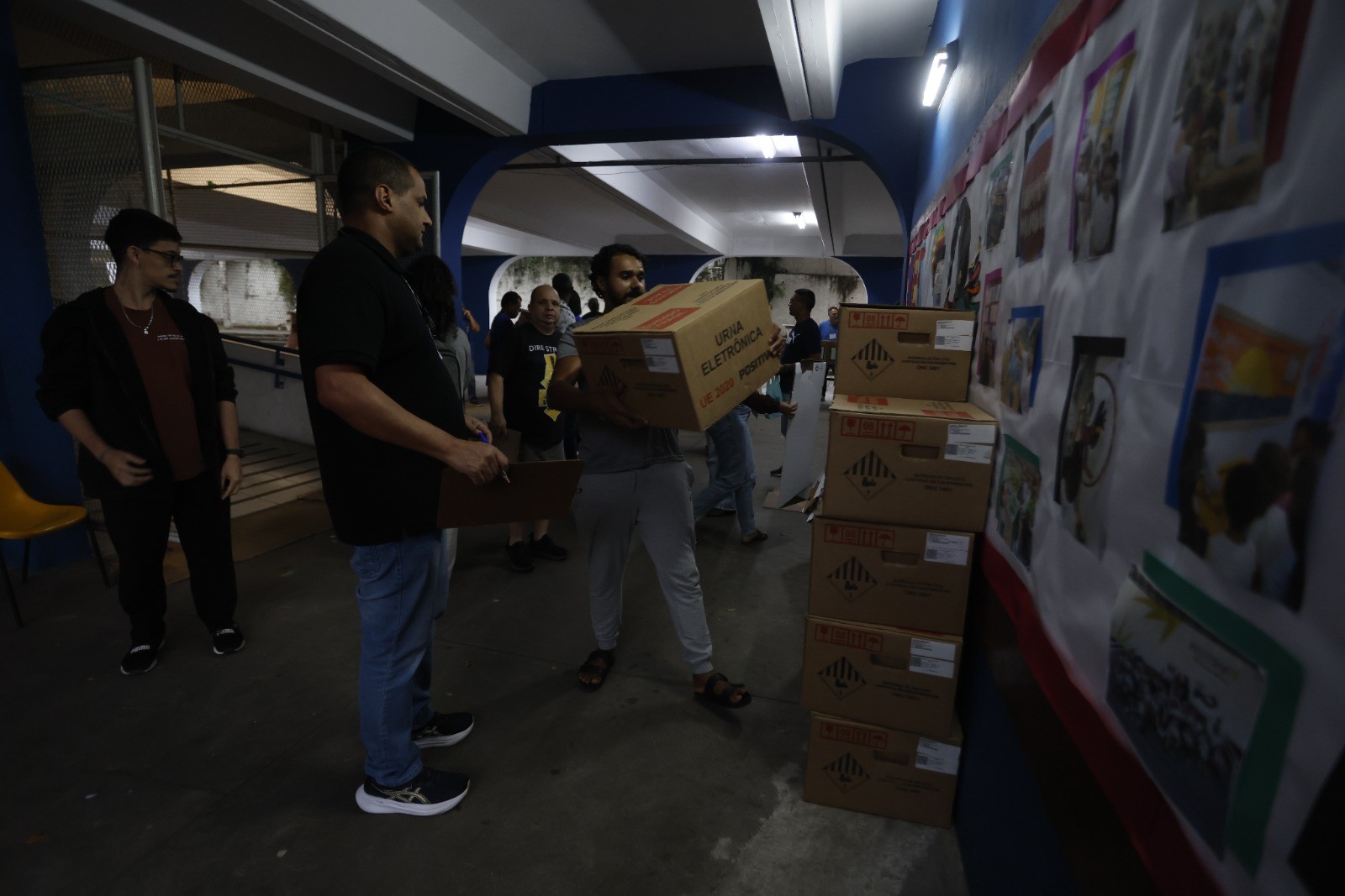 Decisão de Zanin não chega a tempo e votação é encerrada em todo o Brasil; veja relatos