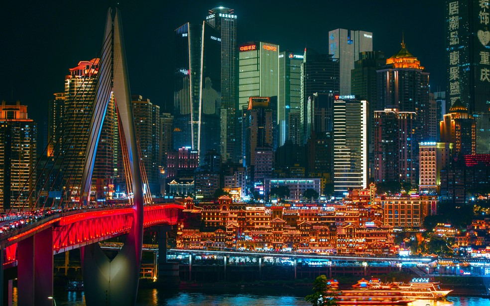 Paisagem noturna de Chongqing — Foto: Pexels