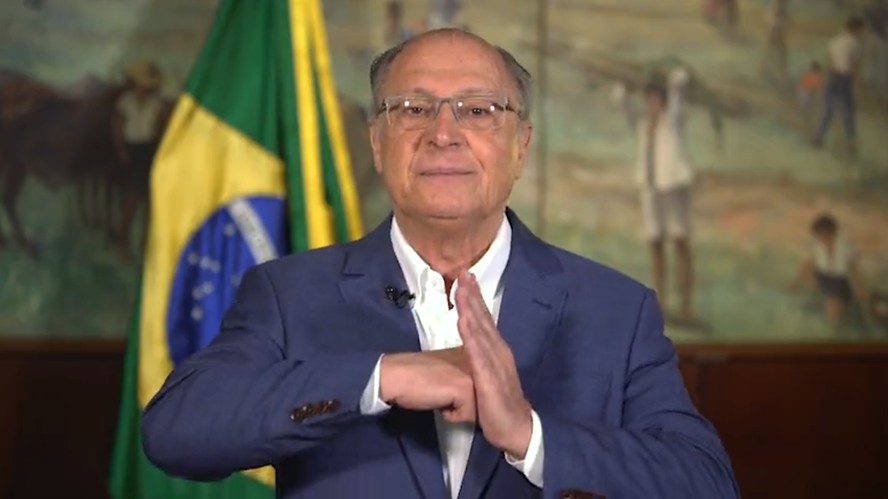 O vice-presidente Geraldo Alckmin faz homenagem a Mestre Miyagi
