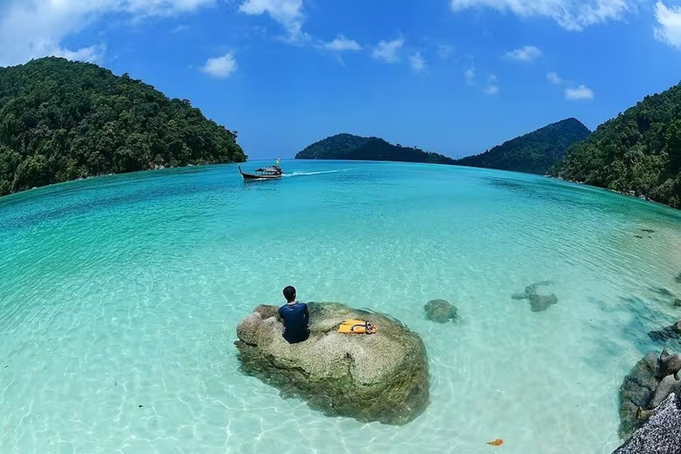 As águas cristalinas do Parque Nacional Ko Surin, na Tailândia, onde foram realizadas pesquisas sobre a acuidade visual das crianças Moken — Foto: La Nacion