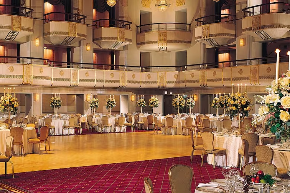 Clube privado no 19º andar oferece espaços para reuniões, eventos e serviços exclusivos. — Foto: www.waldorfnewyork.com
