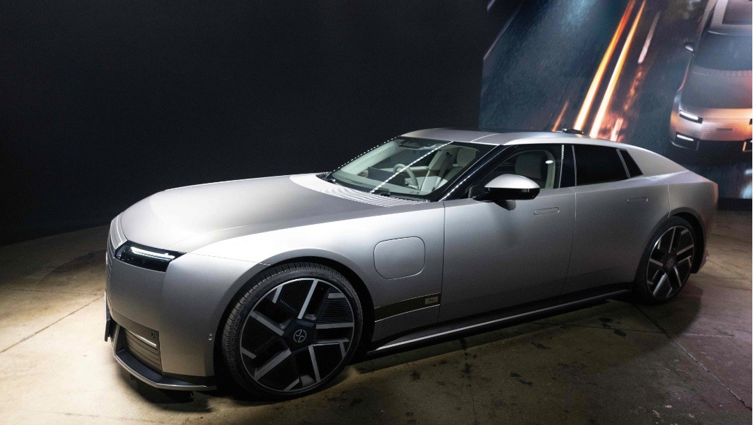 Jaguar lança carro elétrico de US$ 172 mil como parte da reformulação da marca