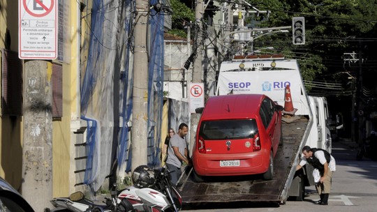 Nova empresa de reboques entra com 32 guinchos, e remoção de veículos duplica em ruas do Rio
