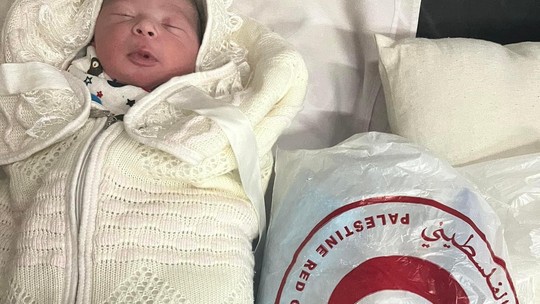 Crescente Vermelho anuncia nascimento de primeiro bebê palestino em maternidade reaberta em Khan Younis