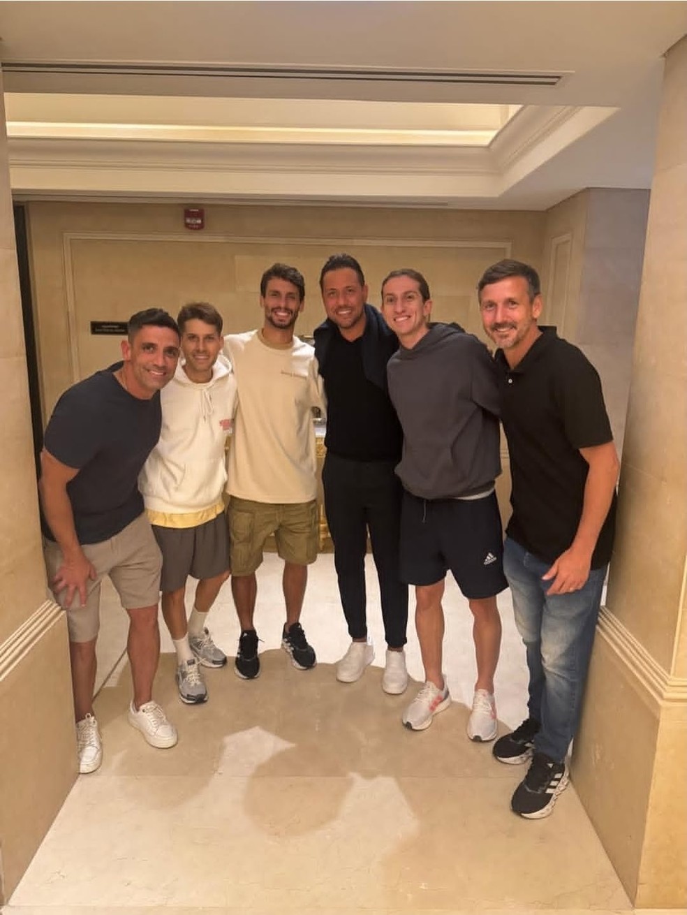 Filipe Luís and Rodrigo Caio enjoy Flamengo vacation in Doha — Photo: Reproduction