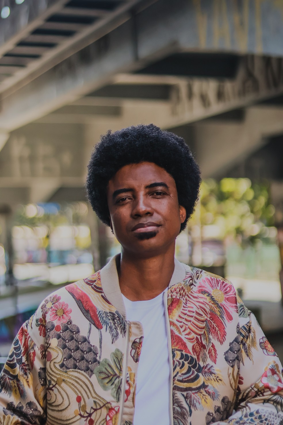 O rapper Roger Deff se apresenta na Arena Cultural Dicró — Foto: Divulgação