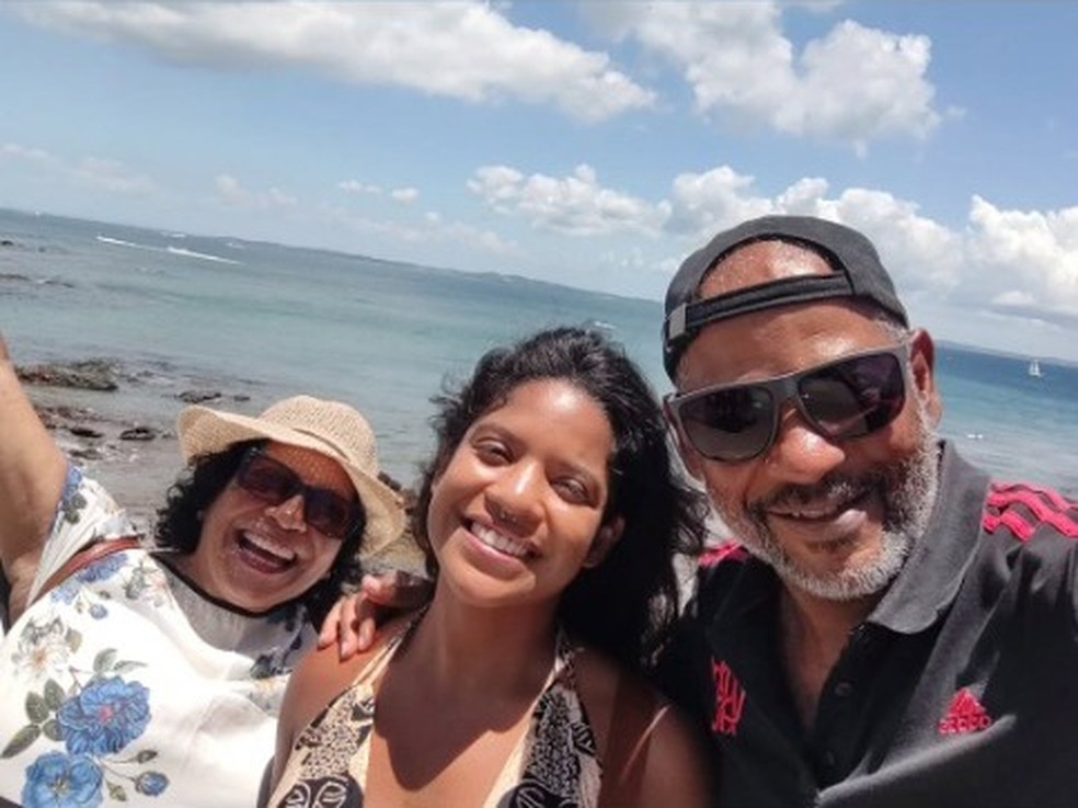 pucuperitáriajuliana crew Ao Lado dos pais em foto publicada por manoel marins filho - foto: reprodução / instagram