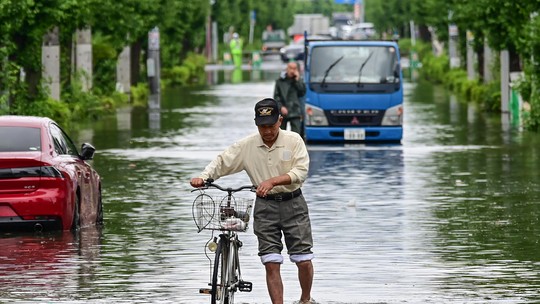 Chuvas torrenciais no Japão deixam um morto e três desaparecidos; veja imagens