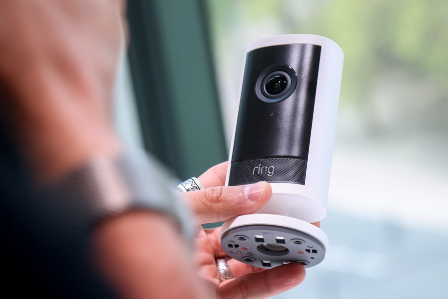Câmeras inteligentes para casa da Amazon e do Google poderão em breve ...