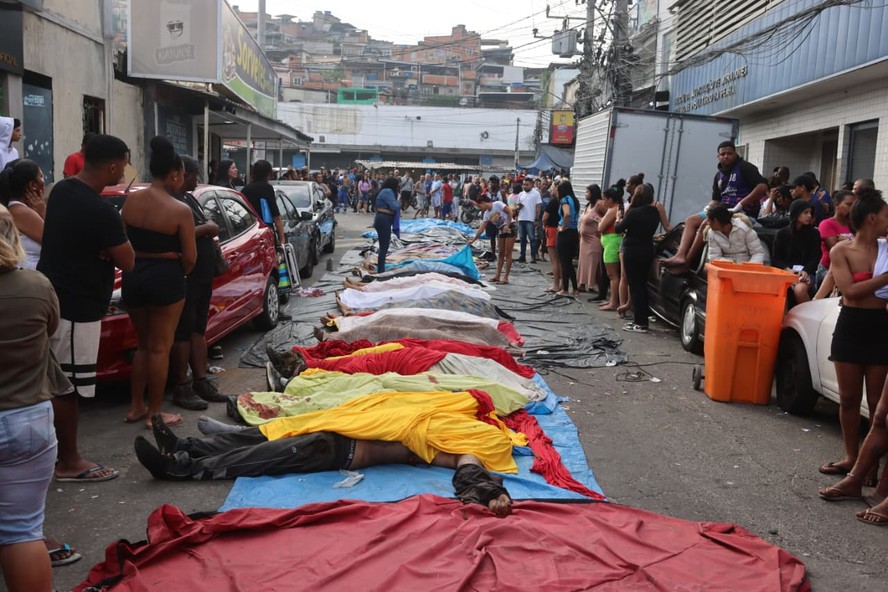 Com 60 corpos levados para praça na Penha, sobe para 124 número de mortos na operação mais letal do Rio; vídeo