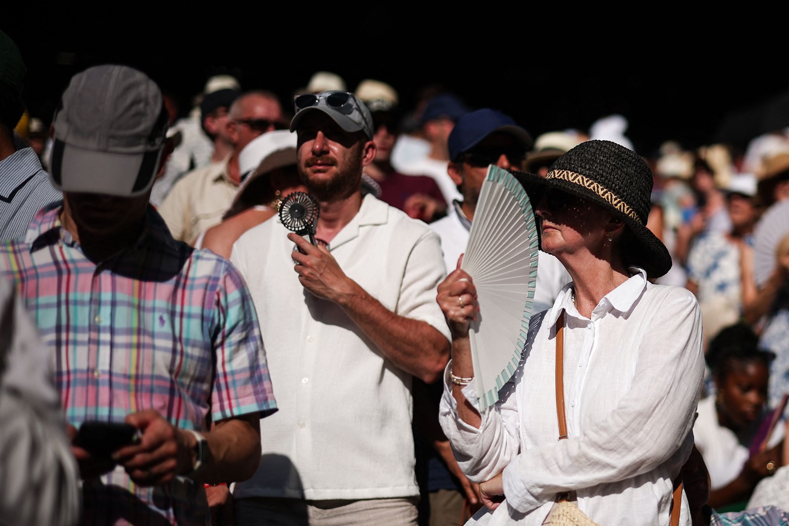 públicoenfrenta Calor Para Acompanhar partidas em wimbledon - foto: Henry Nichols/AFP