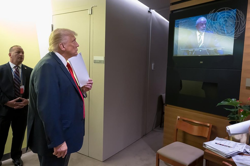 O presidente dos EUA, Donald Trump, assiste discurso de Lula no debate da 80ª sessão da Assembleia Geral  da ONU, em setembro: americano encontrou o petista nos bastidores e disse ter sentido "química" entre eles — Foto: Foto ONU