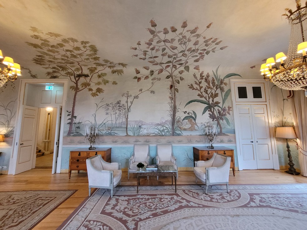 A Sala Pillement, com os afrescos originais de Jean-Baptiste Pillement, é um dos destaques do Tivoli Palácio de Seteais, em Sintra, Portugal — Foto: Eduardo Maia / O Globo