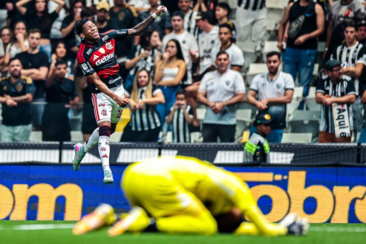Análise: Flamengo dá aula coletiva de rapidez e fatalidade em goleada que deixa Atlético em 'frangalhos'