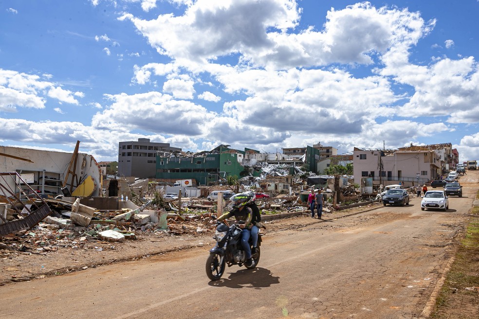 The state government of Paraná will send up to 50,000 reais per family to rebuild homes damaged by the tornado. — Photo: Roberto Dziura Jr./Disclosure AEN/Governo Paraná