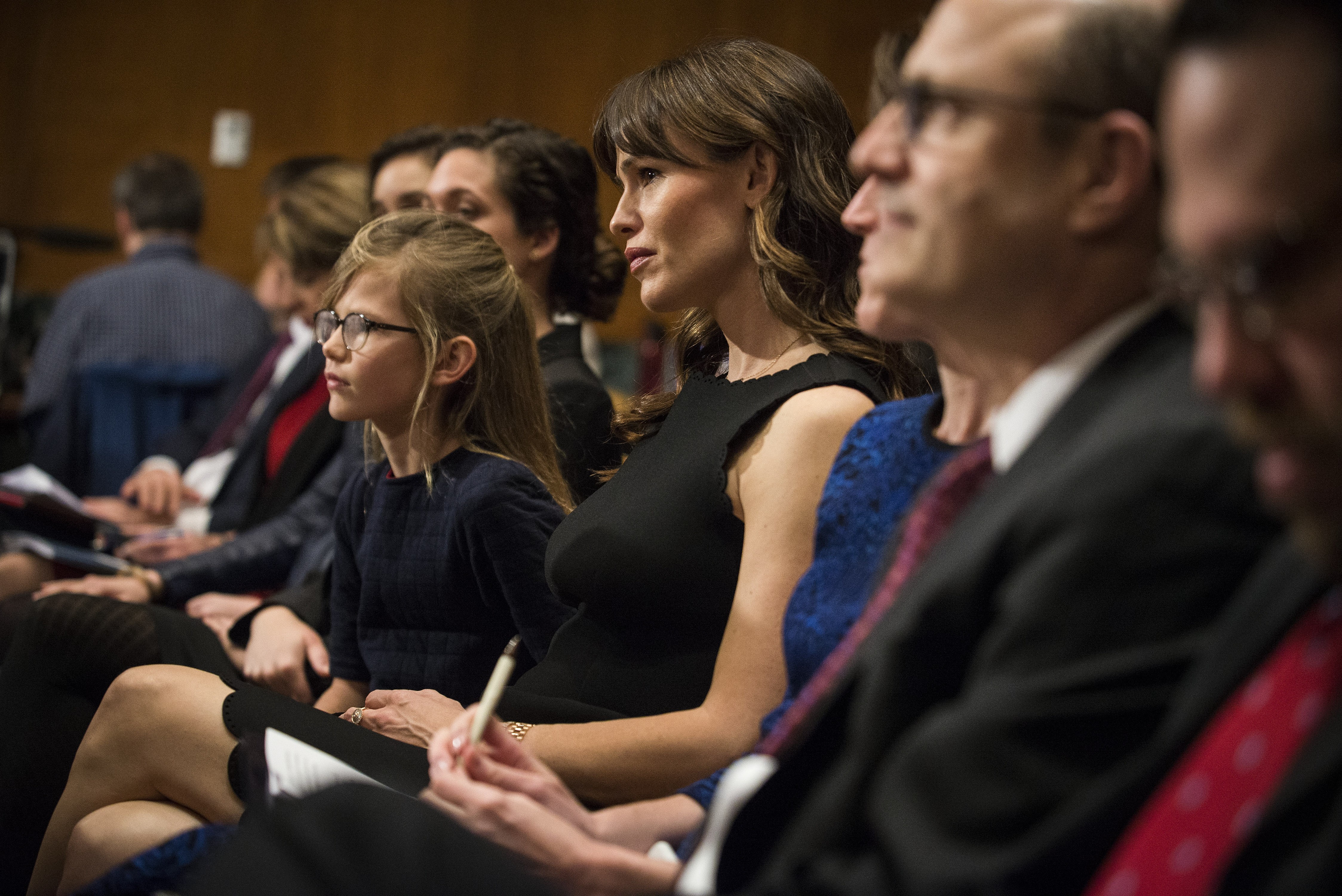 Discreta e politizada, filha de Ben Affleck e Jennifer Garner já explicou por que sempre está de máscaras; entenda