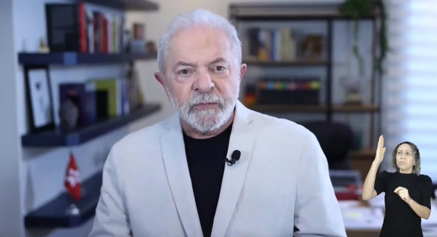 O ex-presidente Luiz Inácio Lula da Silva (PT) em entrevista à rede Nova Brasil FM em 25 de outubro de 2022