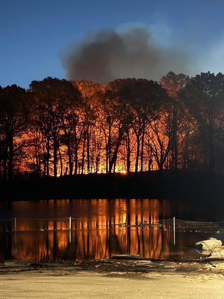 Nova York enfrenta 'incêndios incomuns' por conta da seca e do calor