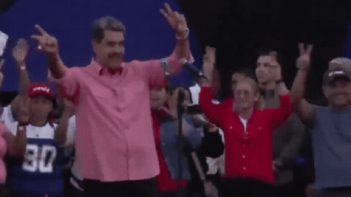 Maduro canta ‘Imagine’, de John Lennon, e faz apelo de paz aos EUA em ato na Venezuela; assista