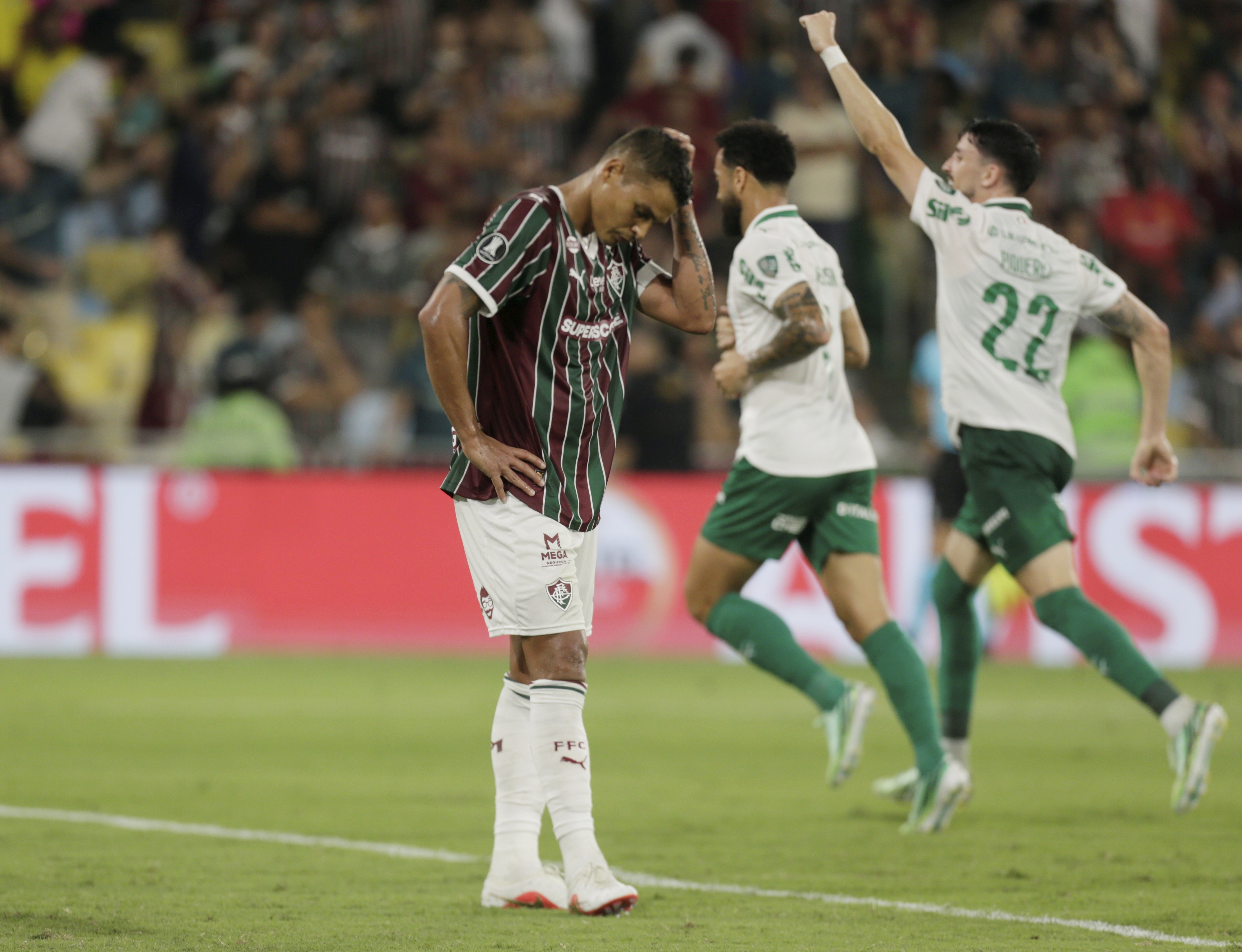 Fluminense pressiona, mas perde em casa para o Palmeiras, que terá vantagem na volta da semifinal da Libertadores