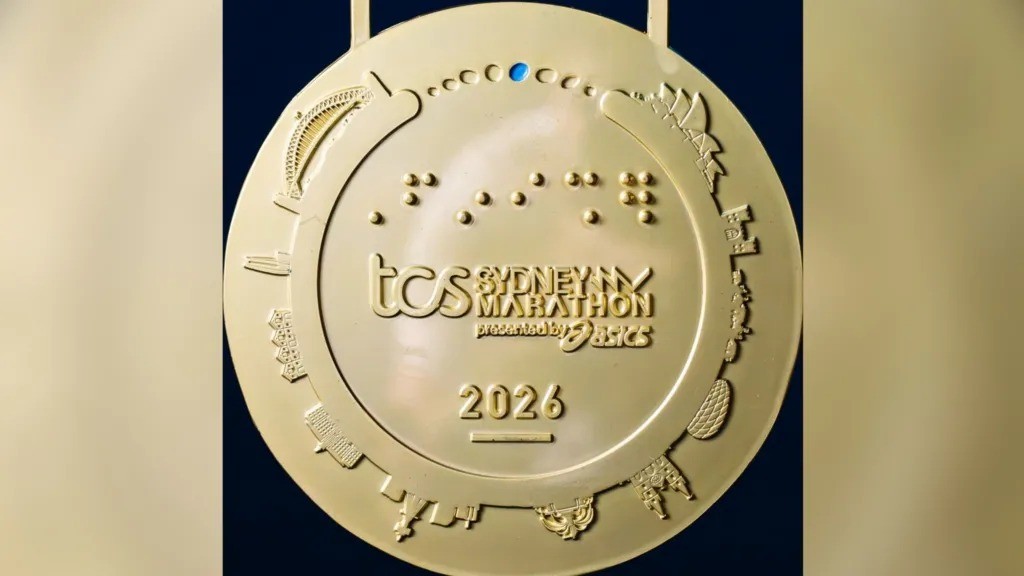 Engano? Design da medalha da Maratona de Sydney é questionado por parecer retratar estádio de Munique em vez de arena local - QTU Questões do Universo