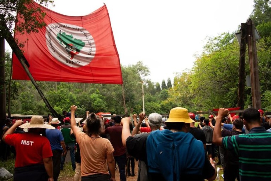 MST ocupa &aacute;rea em Triunfo (RS)