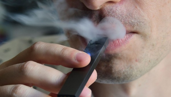 Anvisa aprova resolução para manter proibição de cigarros eletrônicos