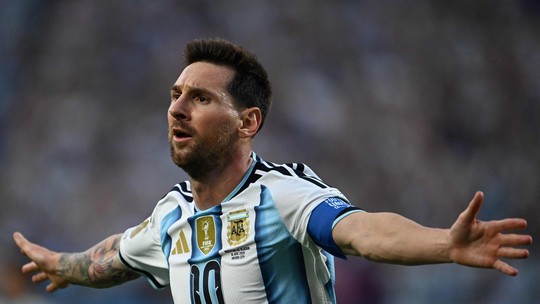 Messi supera Mbappé e lidera ranking de jornal americano dos melhores jogadores da Copa na primeira rodada; Vini Jr. está no top 10