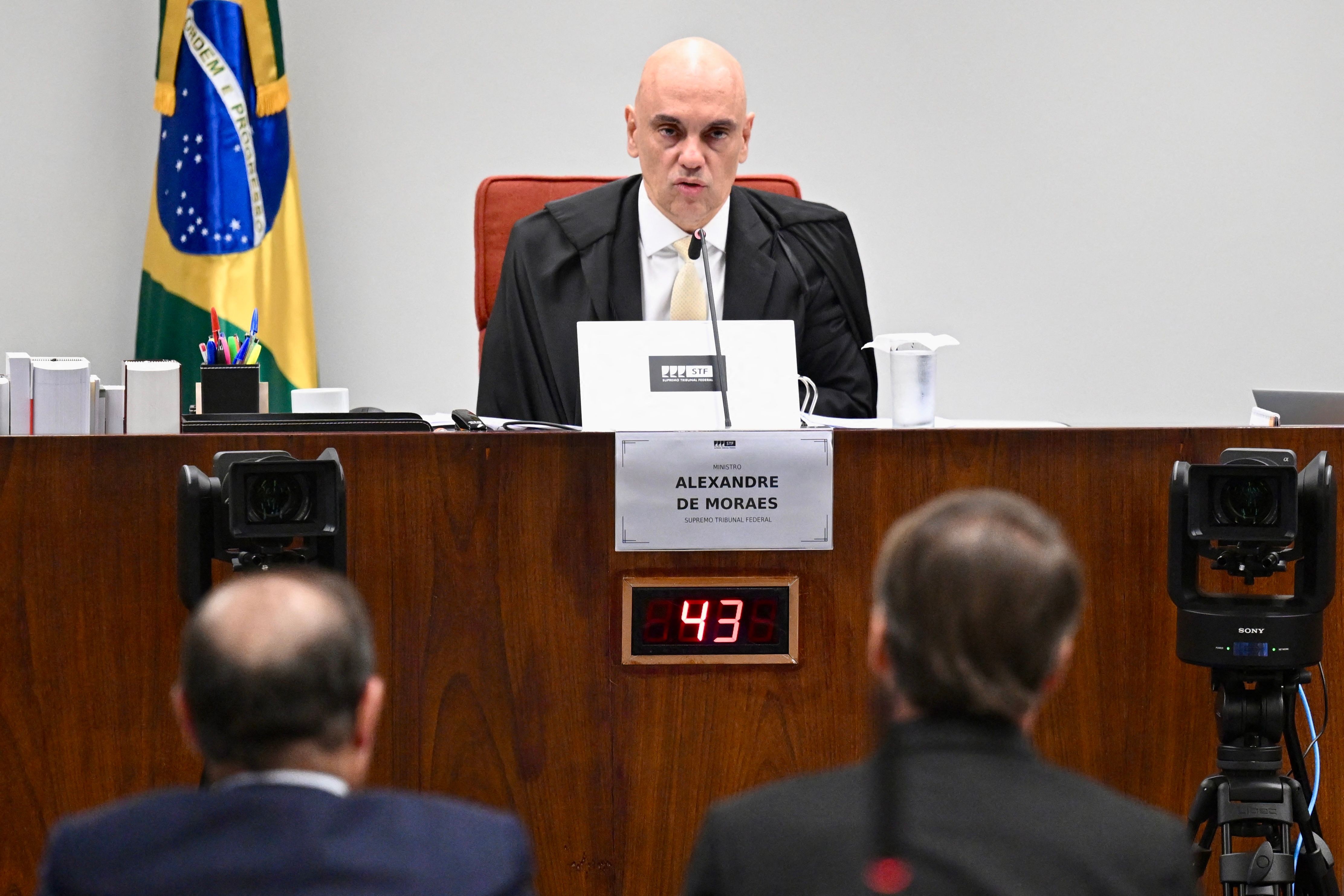 Bolsonaro é preso pela PF por determinação de Moraes