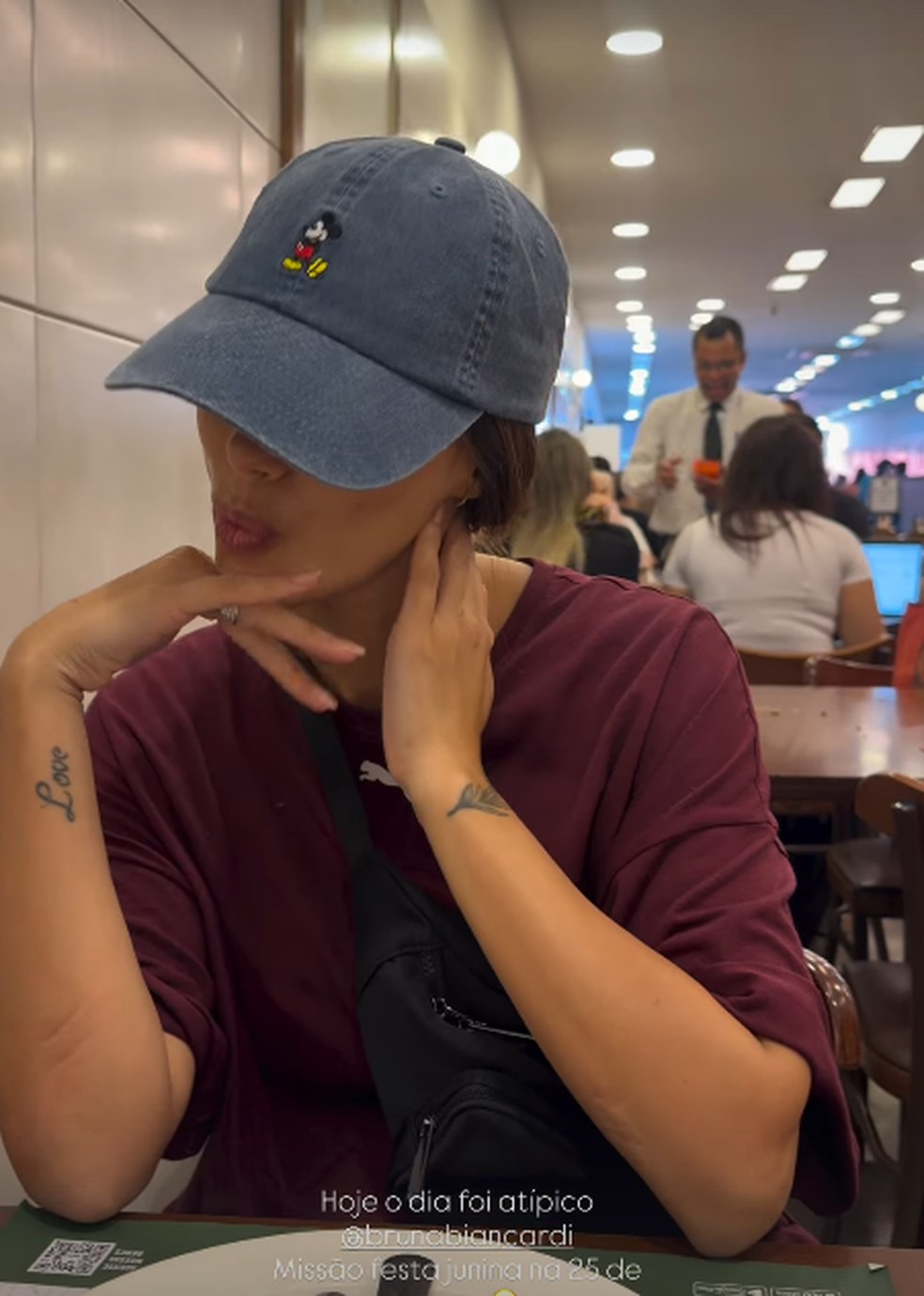Bruna Biancardi usa disfarce para ir à 25 de Março — Foto: Reprodução/Instagram