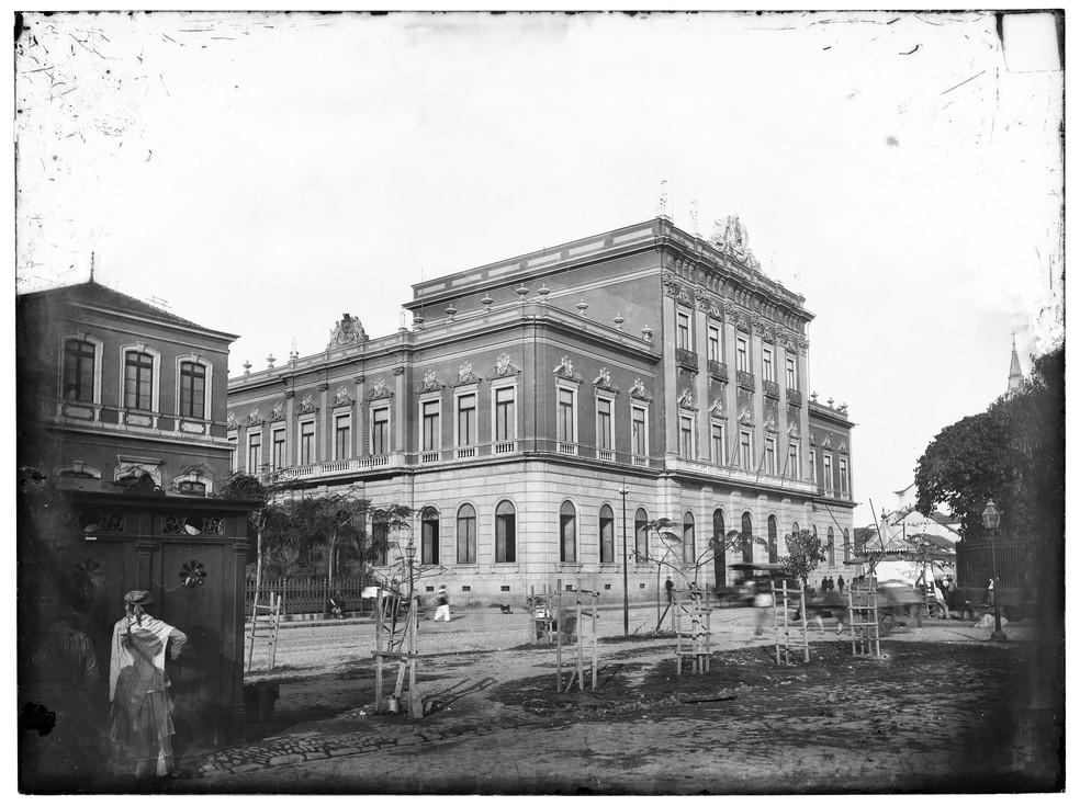 Palacete  que foi a primeira sede da Prefeitura do Rio, no Campo de Santana — Foto: Marc Ferrez/Coleção Gilberto Ferrez/Acervo Instituto Moreira Salles