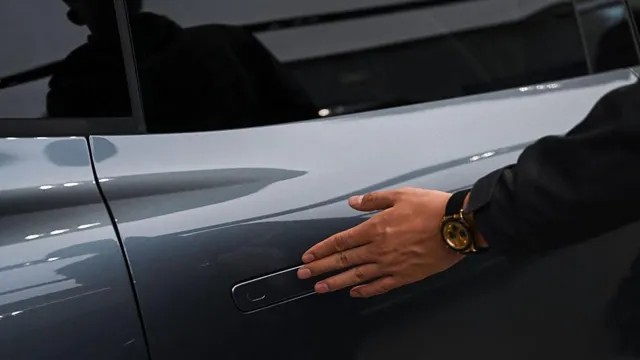 Tesla tem quase 3 milhões de carros incluídos em recall na China por risco em maçanetas ocultas - QTU Questões do Universo