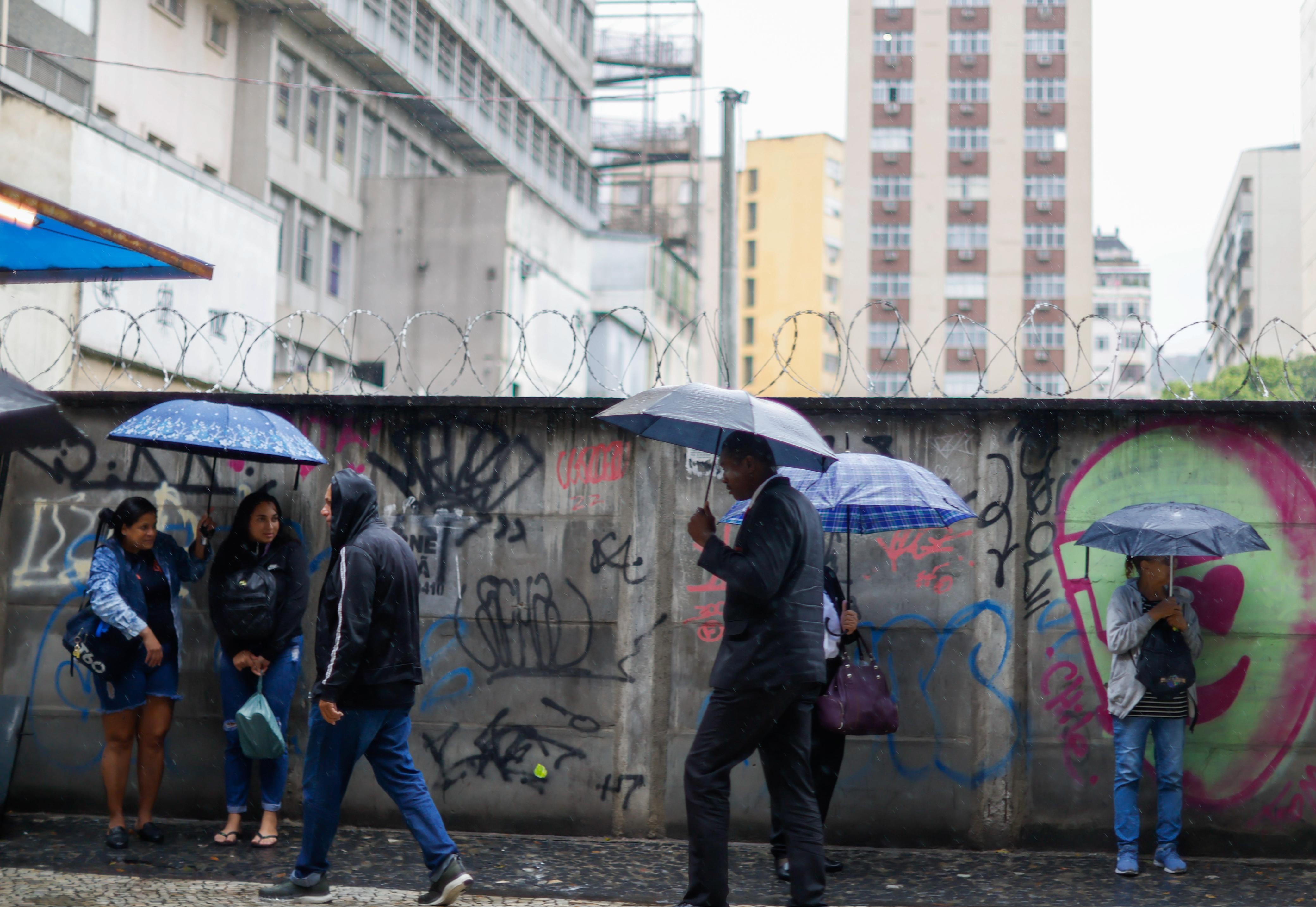 'Vórtice ciclônico': Fenômeno leva chuva forte para Rio, São Paulo e Minas; veja previsão do tempo para esta terça-feira