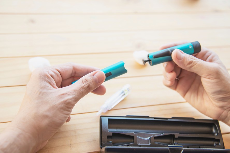Pacientes com diabetes tipo 1 precisam injetar insulina diariamente