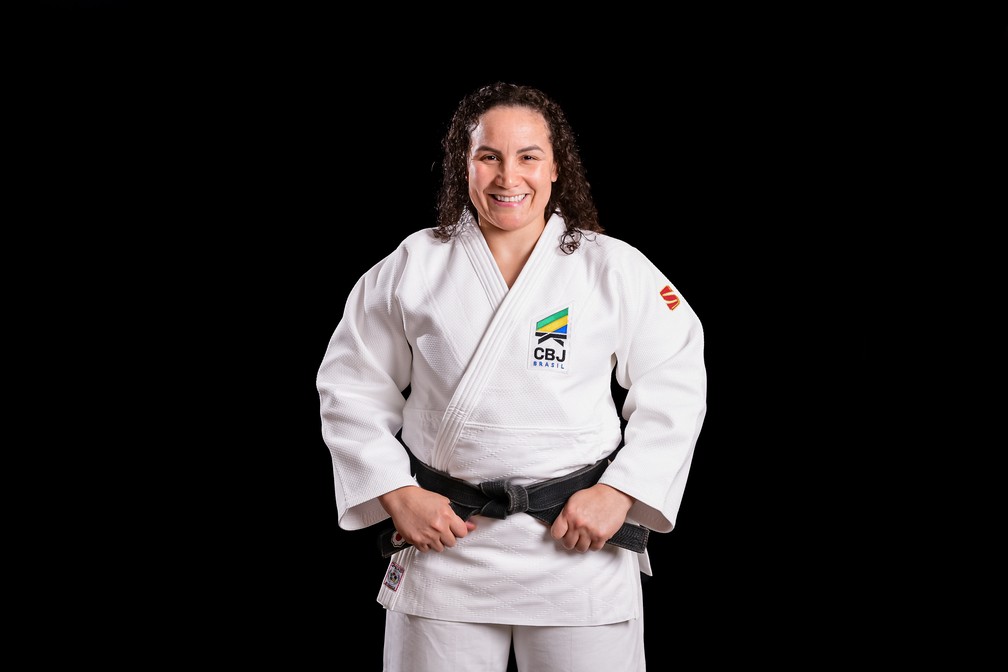 Maria Portela, ex-atleta que agora treina a seleção cadete do Brasil: levar o conhecimento adiante — Foto: Divulgação CBJ