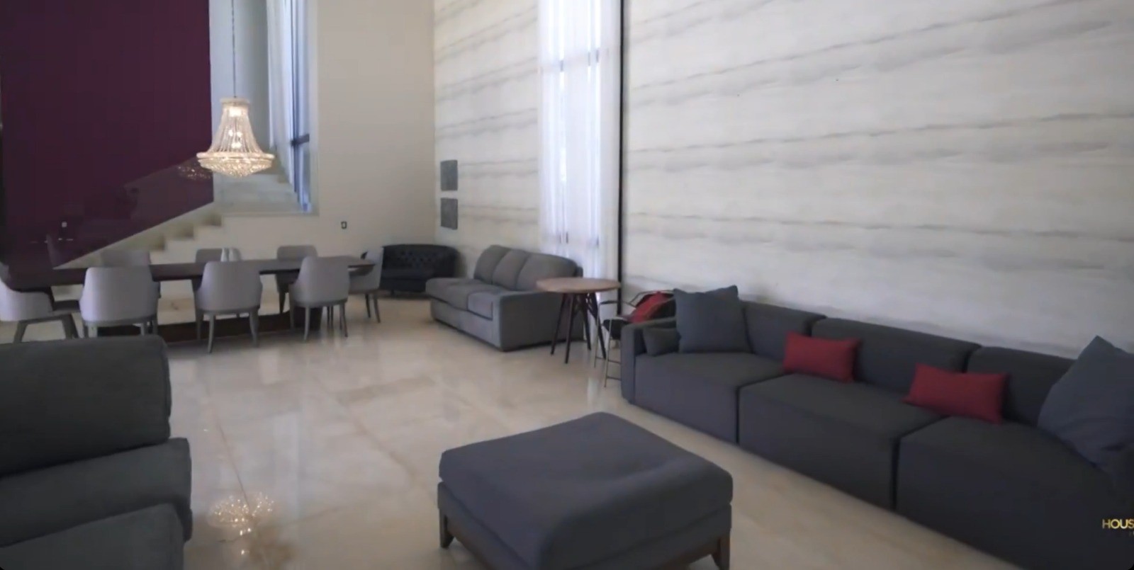 A mansão onde morou Zé Felipe e Virginia, em Goiânia — Foto: Reprodução/Youtube