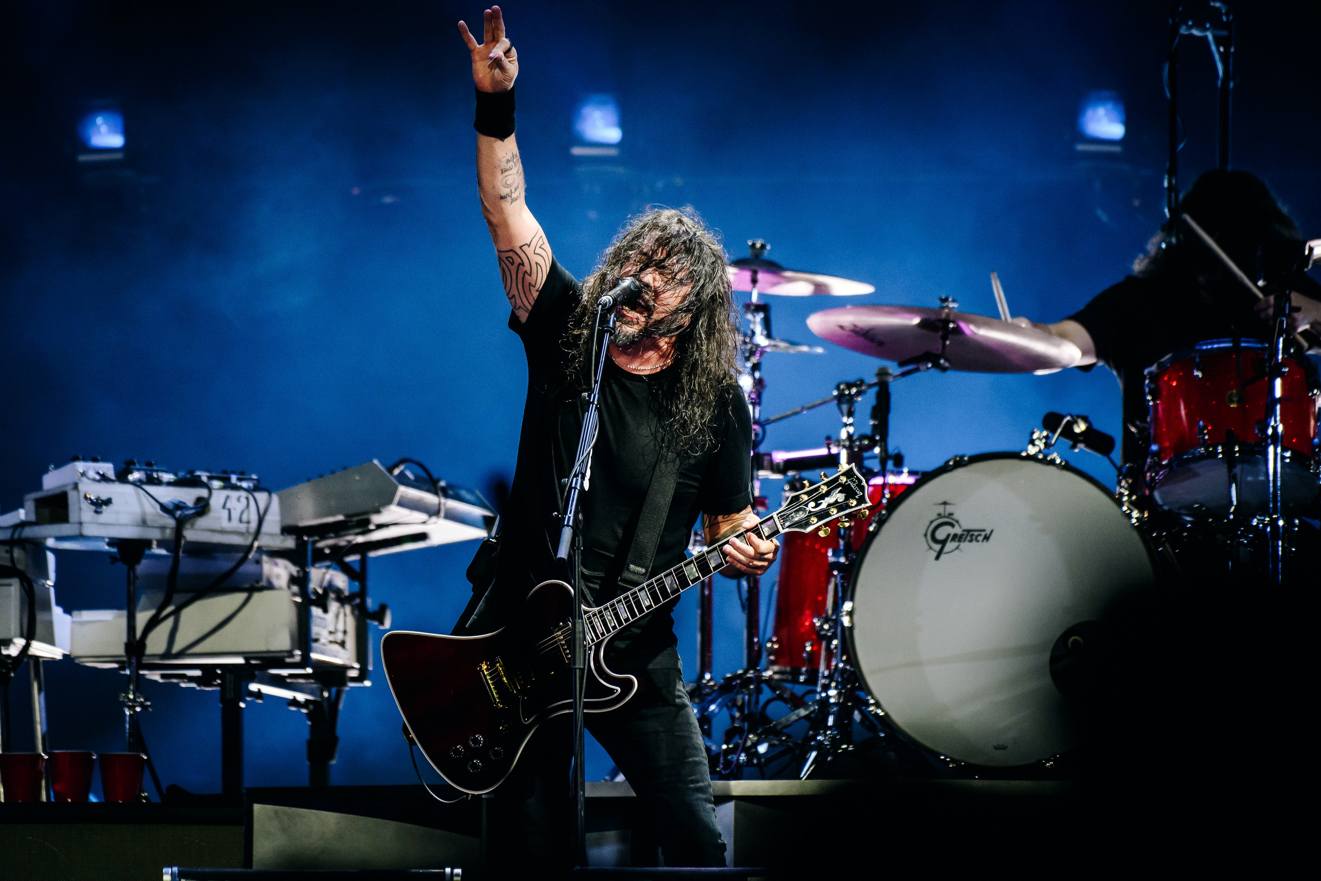 Dave Grohl explica como o Foo Fighters monta o repertório de um show de três horas, noite após noite - QTU Questões do Universo