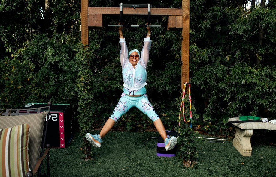 Aos 82, mulher entra para o Guinness pulando corda: ‘Salvou minha vida'