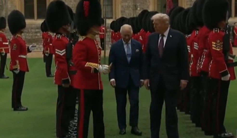 Captura de tela do encontro entre Trump e o Rei Charles III — Foto: Reprodução/Redes sociais