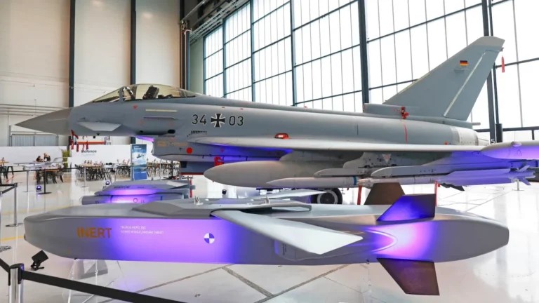 Velocidade supersônica e 1,2 mil horas no ar: Airbus apresenta caça 